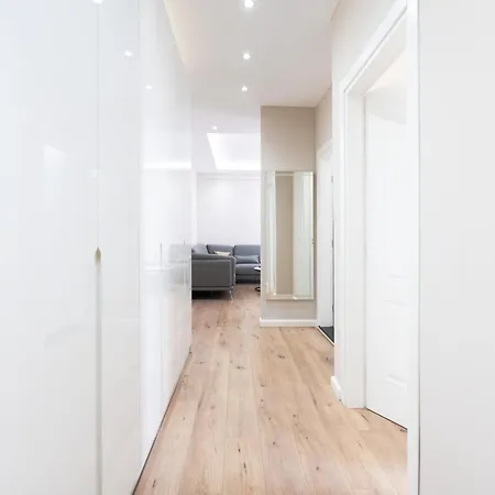 Apartment Renovated Close To Town Center And The