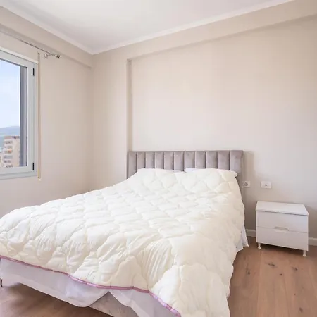 Renovated Close To Town Center And The
