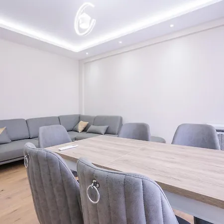 Renovated Close To Town Center And The * Vlorë