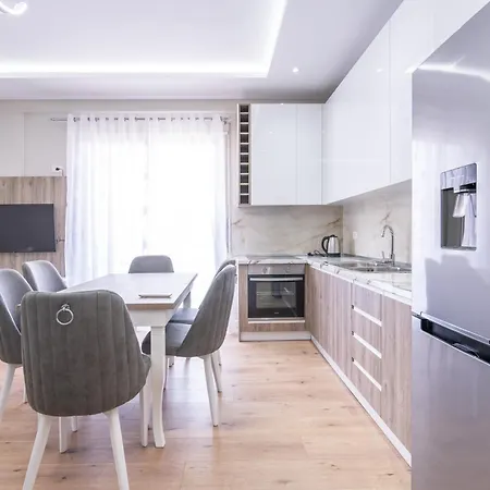 Renovated Close To Town Center And The Lägenhet