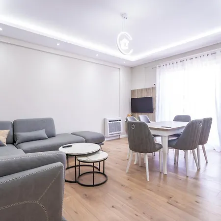 公寓 Renovated Close To Town Center And The *