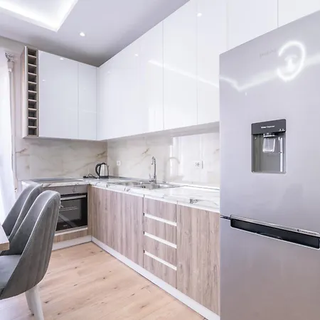 Renovated Close To Town Center And The