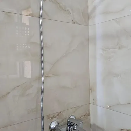 Renovated Close To Town Center And The Apartment