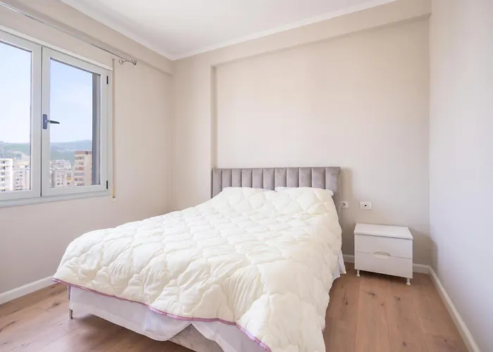 Renovated Close To Town Center And The
