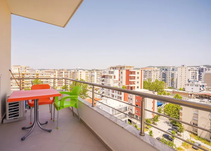 Renovated Close To Town Center And The