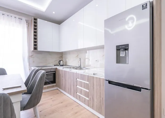 Renovated Close To Town Center And The
