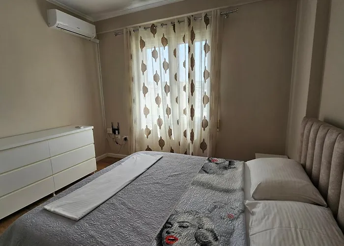 Renovated Close To Town Center And The *